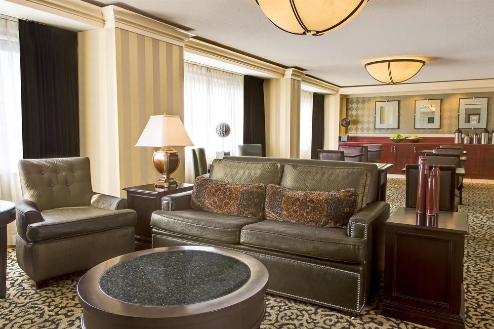 Sheraton Overland Park Hotel At The Convention Center Экстерьер фото