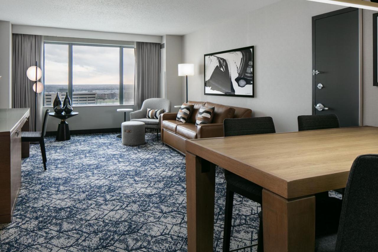 Sheraton Overland Park Hotel At The Convention Center Экстерьер фото