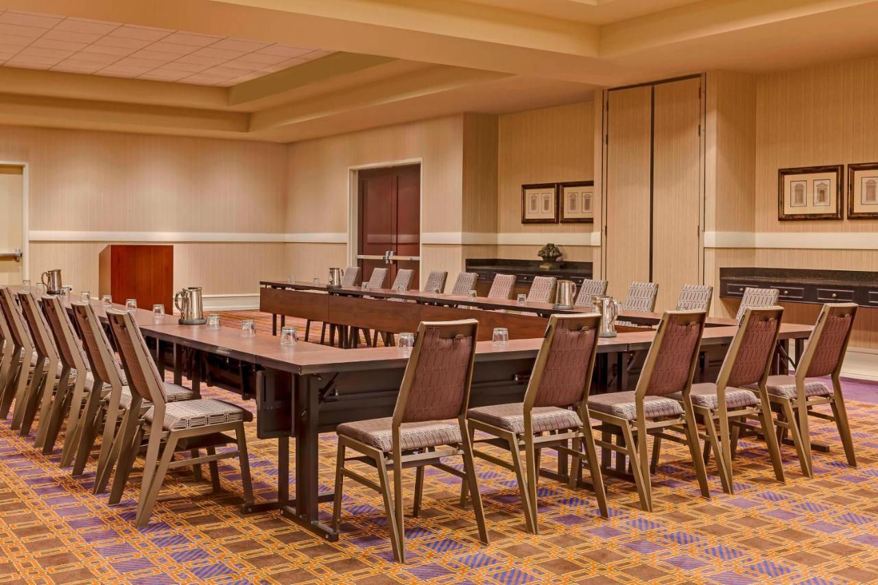 Sheraton Overland Park Hotel At The Convention Center Экстерьер фото
