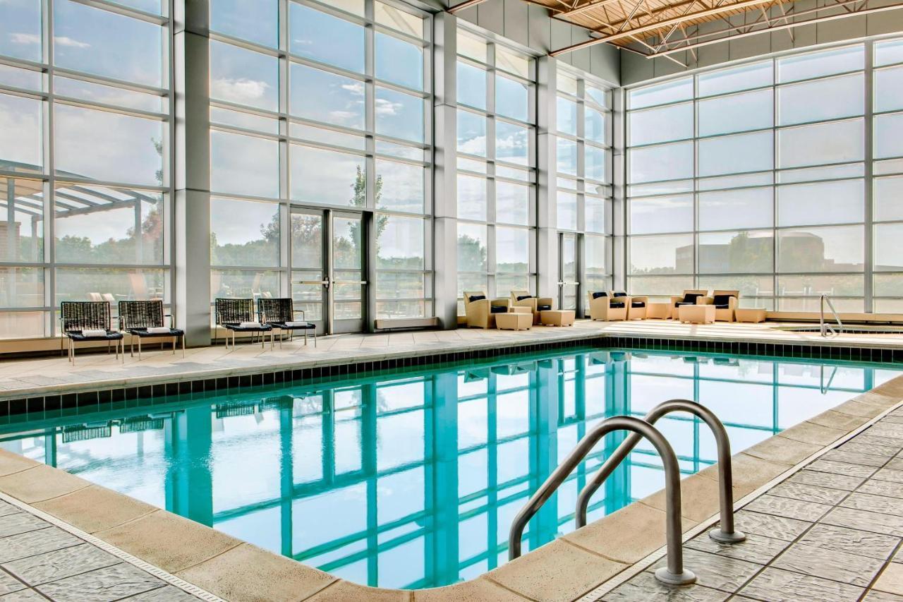 Sheraton Overland Park Hotel At The Convention Center Экстерьер фото