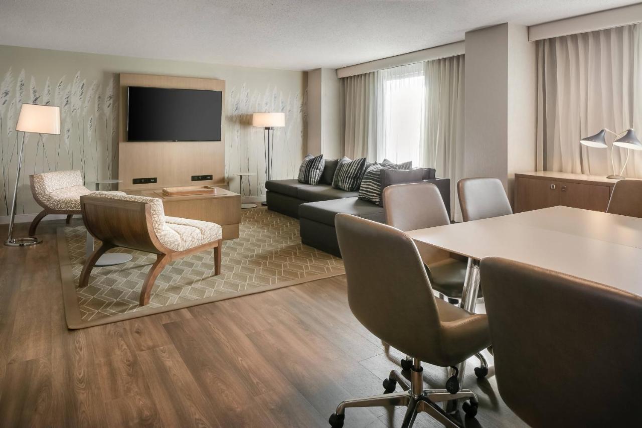 Sheraton Overland Park Hotel At The Convention Center Экстерьер фото