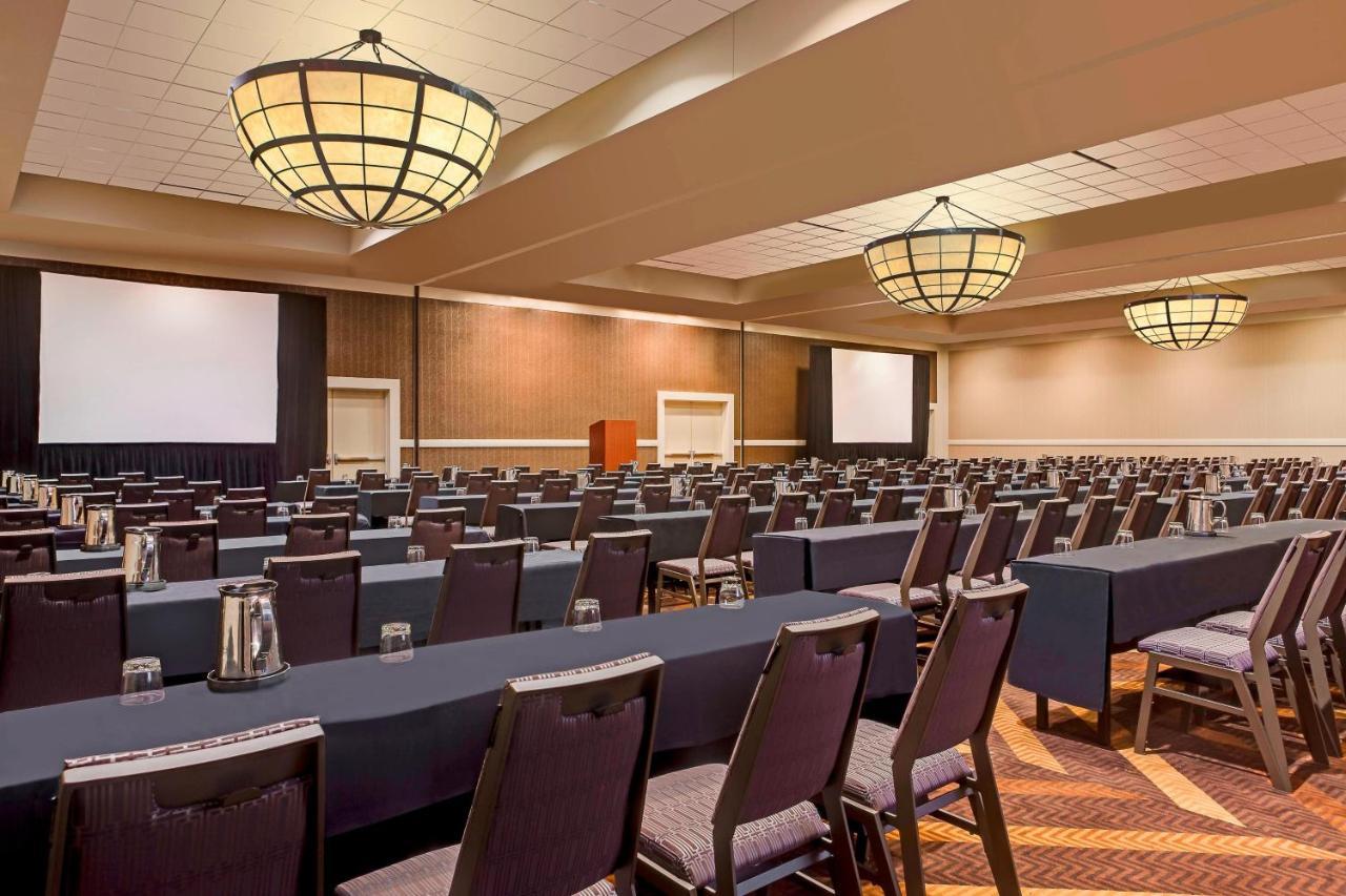 Sheraton Overland Park Hotel At The Convention Center Экстерьер фото