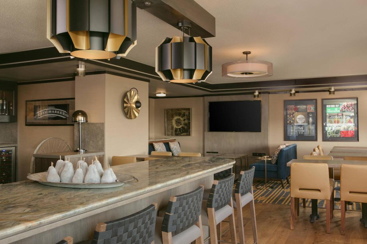 Sheraton Overland Park Hotel At The Convention Center Экстерьер фото