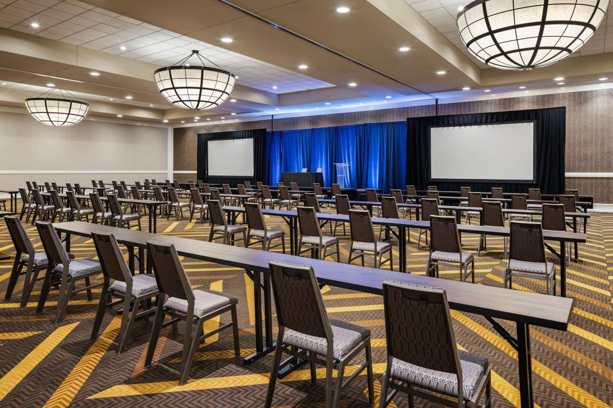 Sheraton Overland Park Hotel At The Convention Center Экстерьер фото