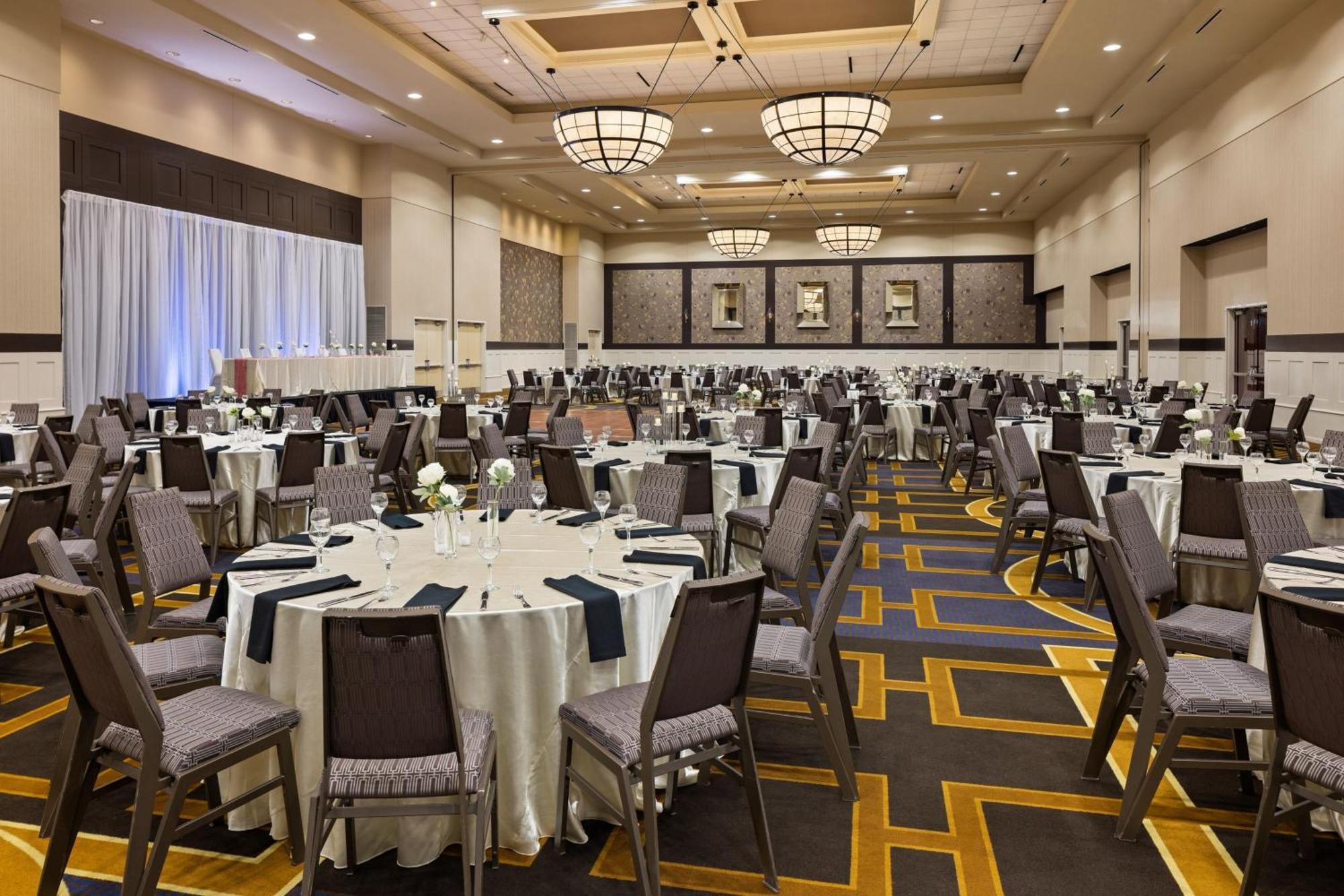 Sheraton Overland Park Hotel At The Convention Center Экстерьер фото
