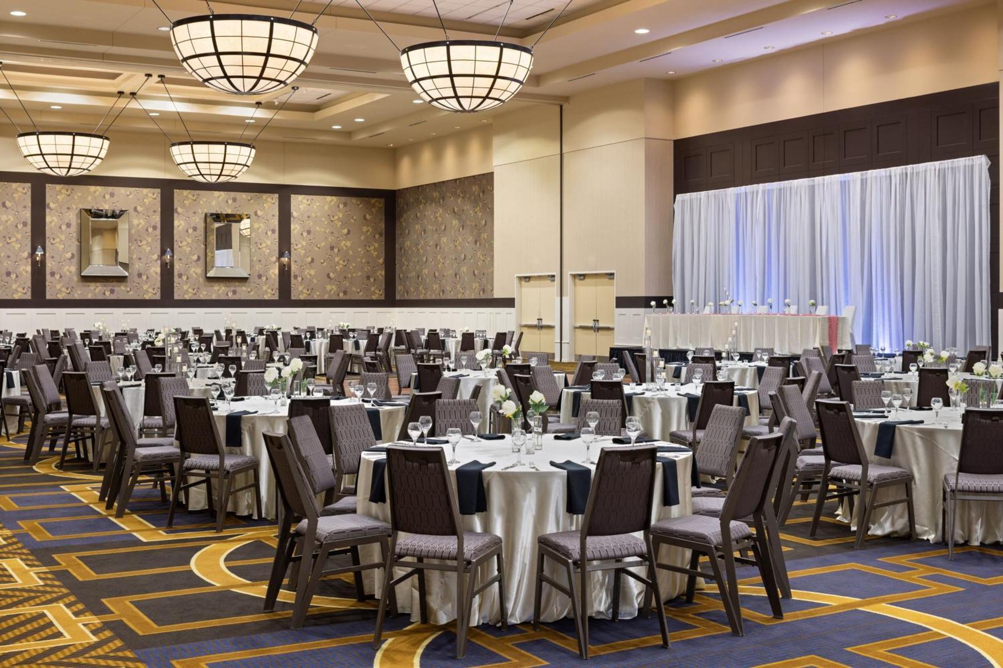 Sheraton Overland Park Hotel At The Convention Center Экстерьер фото