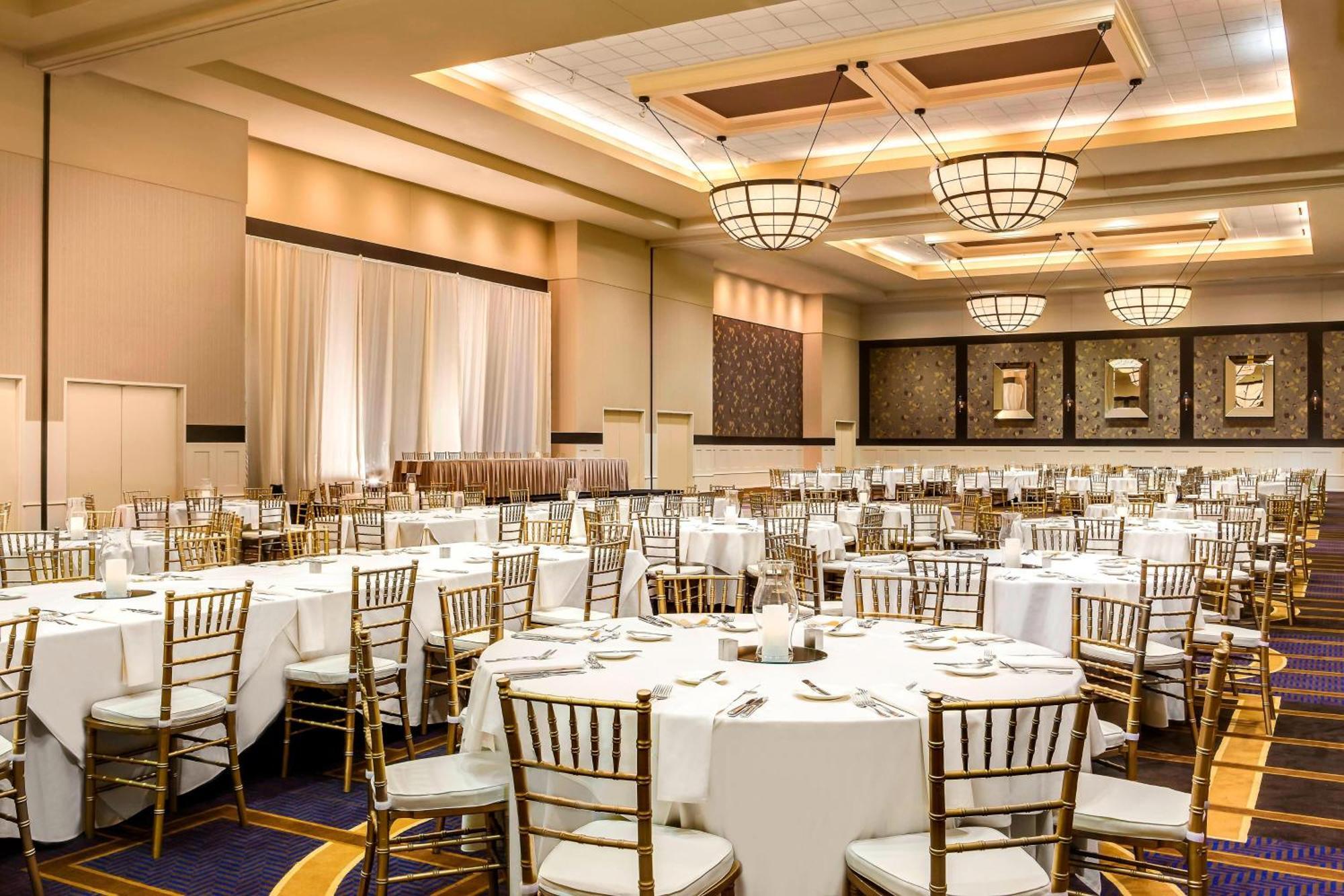 Sheraton Overland Park Hotel At The Convention Center Экстерьер фото