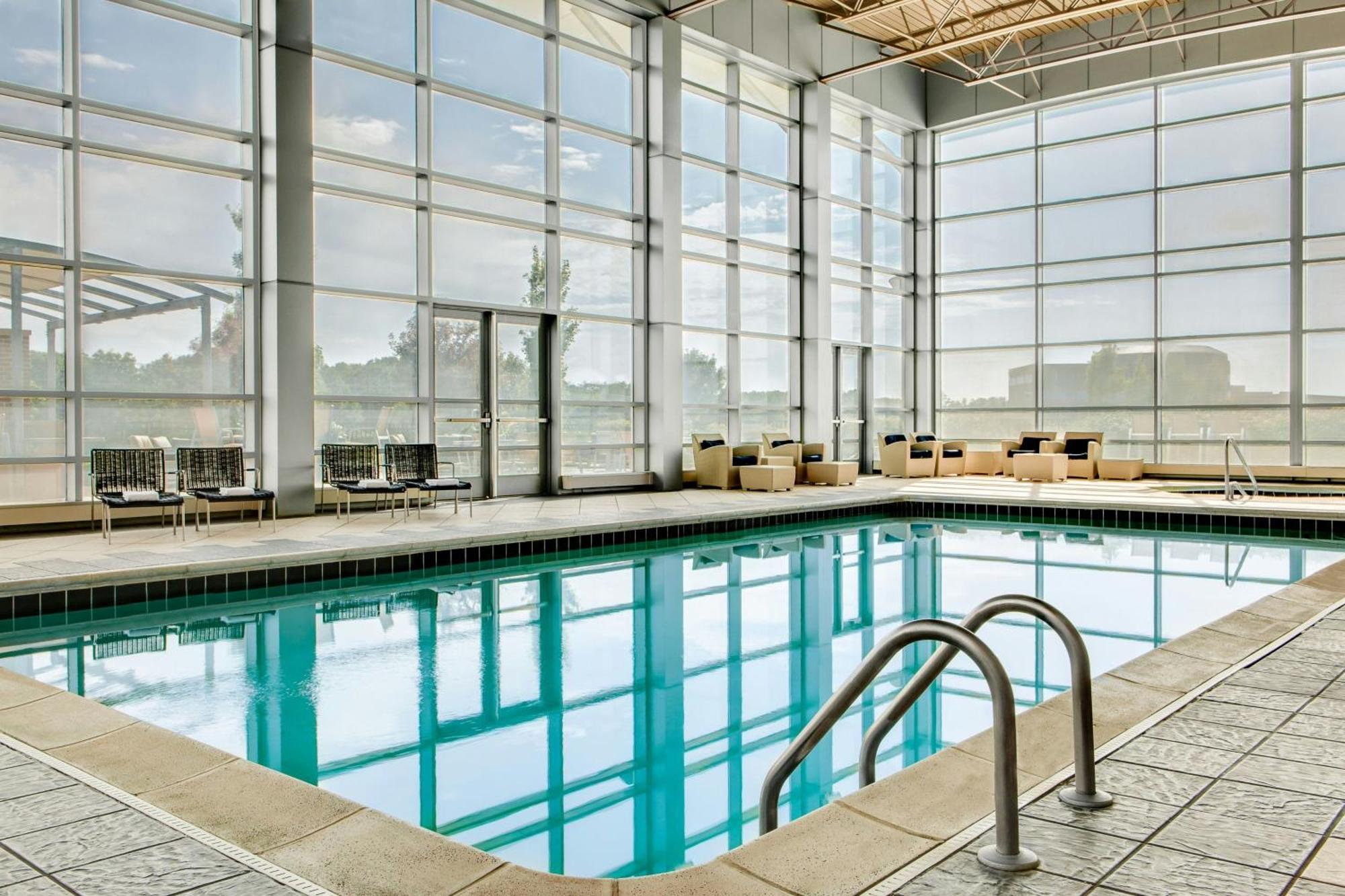 Sheraton Overland Park Hotel At The Convention Center Экстерьер фото