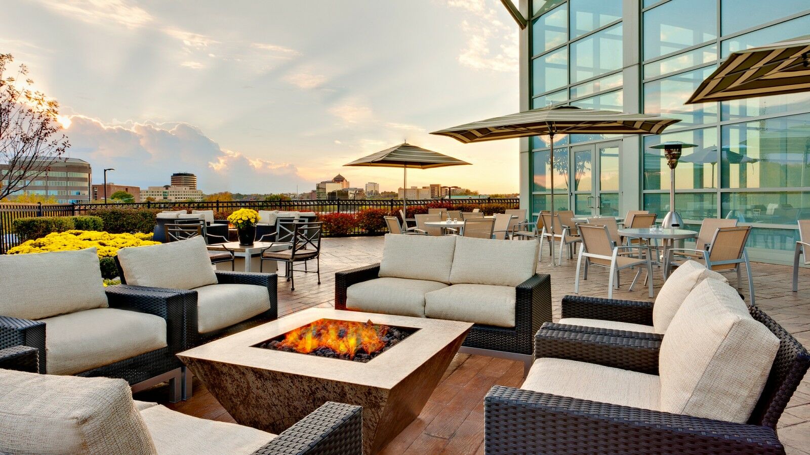 Sheraton Overland Park Hotel At The Convention Center Экстерьер фото